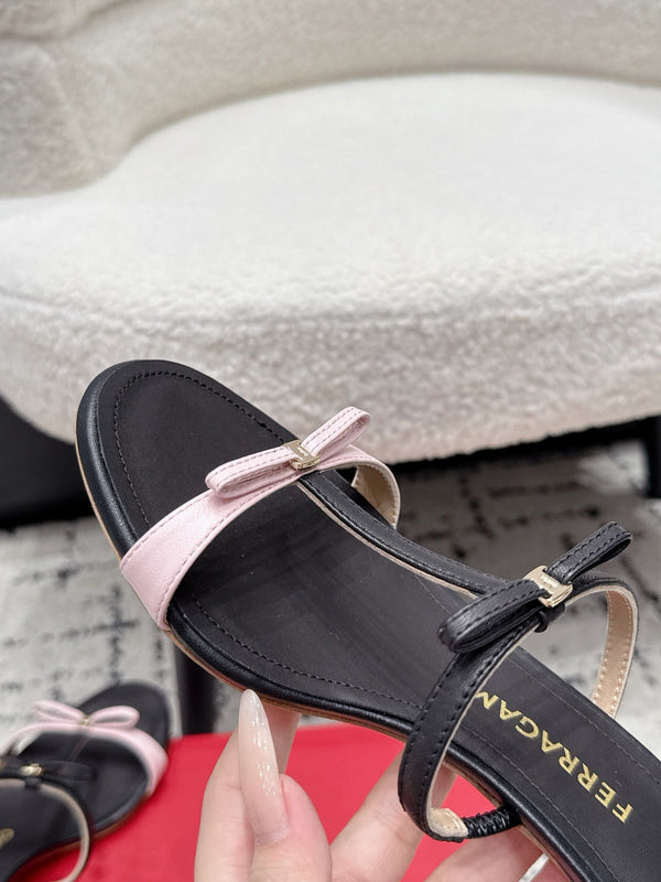 FG 26s T-strap Slippers Black Leather 923516