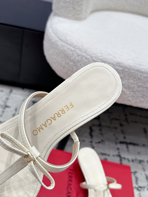 FG 26s T-strap Slippers Cream Leather 923519