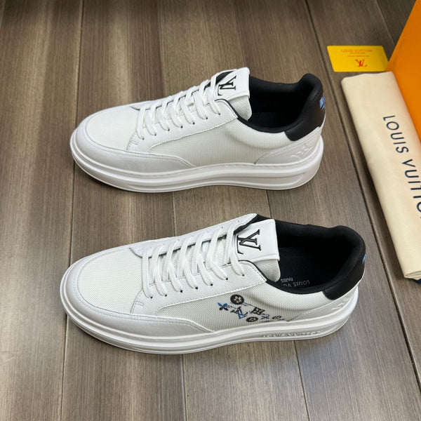 SNEAKER LV TRAINER BIANCA E NERA IN PELLE DI VITELLO E TESSUTO TRASPIRANTE