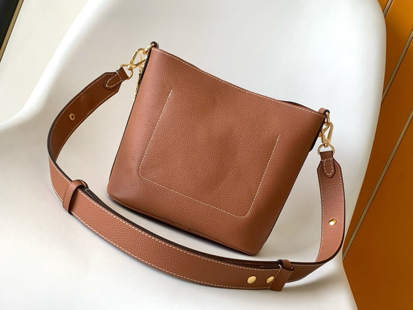 Borsa LV Lock and Walk in pelle di vacchetta marrone oro 241222