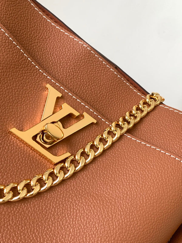 Borsa LV Lock and Walk in pelle di vacchetta marrone oro 241222