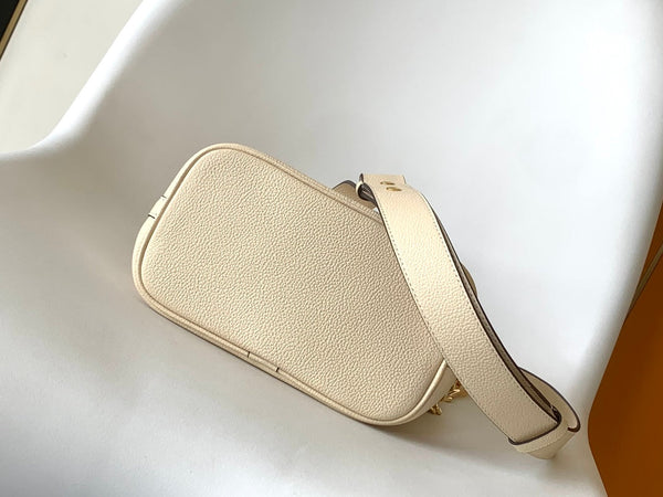 Borsa LV Lock and Walk in pelle di vacchetta color oro bianco 241224