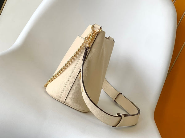 Borsa LV Lock and Walk in pelle di vacchetta color oro bianco 241224