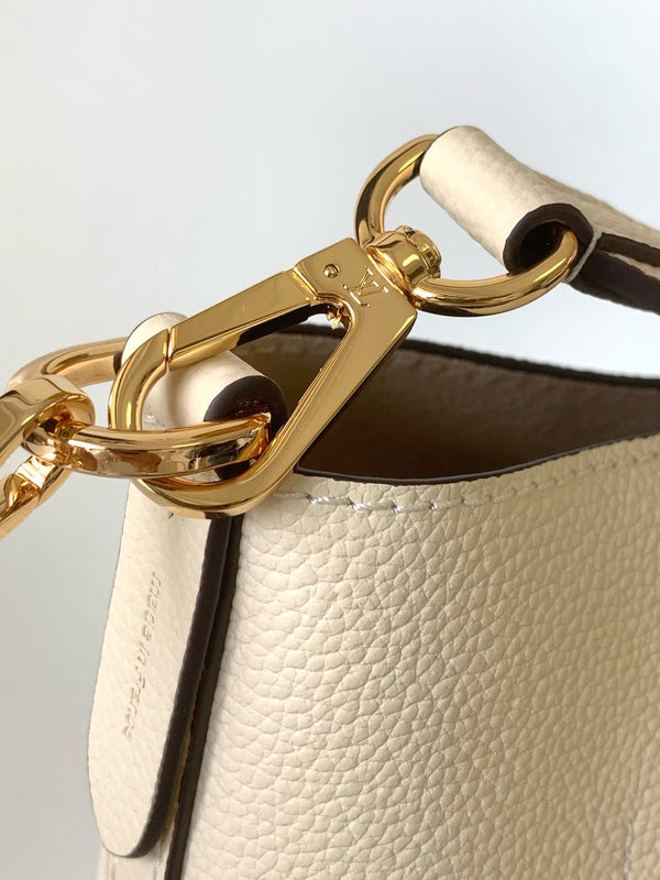 Borsa LV Lock and Walk in pelle di vacchetta color oro bianco 241224