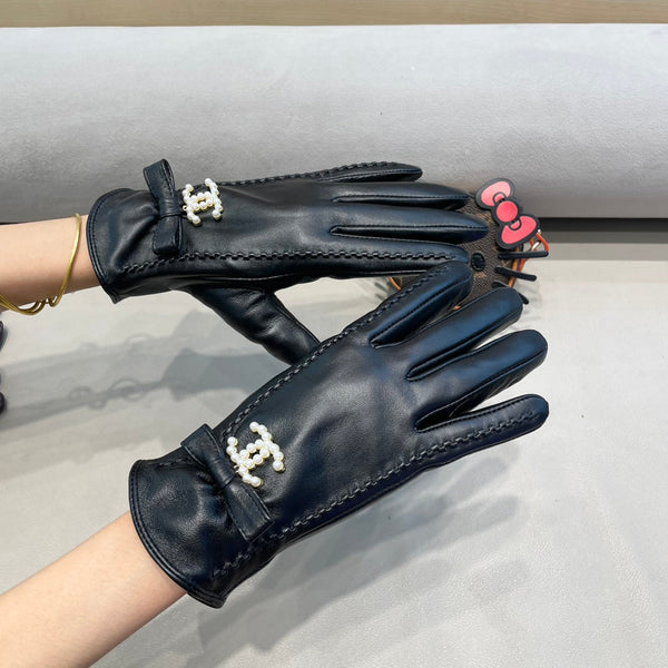 GLOVES IN BLACK LAMBSKIN 415820