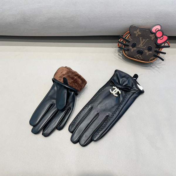 GLOVES IN BLACK LAMBSKIN 415820