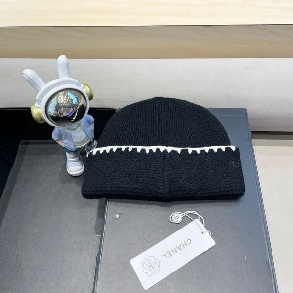 CAPPELLO IN MAGLIA DI LANA NERA 424303 