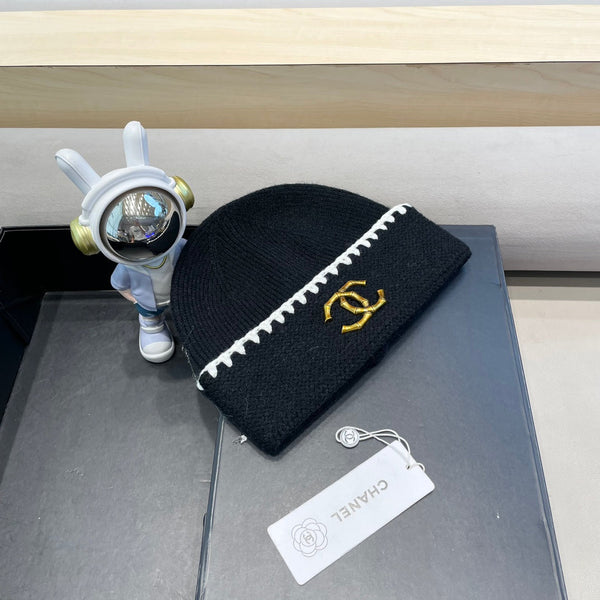 CAPPELLO IN MAGLIA DI LANA NERA 424303 