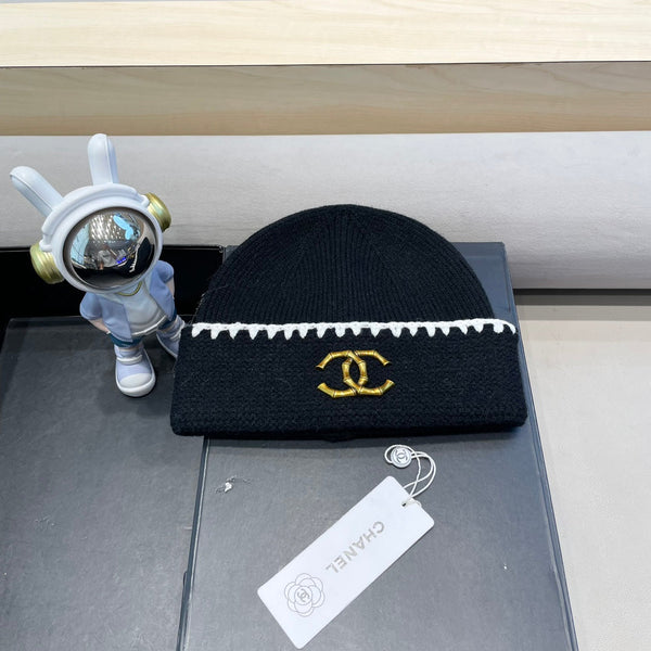 CAPPELLO IN MAGLIA DI LANA NERA 424303 