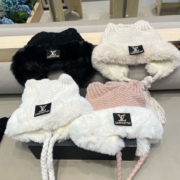 BERRETTO IN MAGLIA DI LANA BIANCA CON ORECCHIE DI GATTO GIAPPONESE 421259 