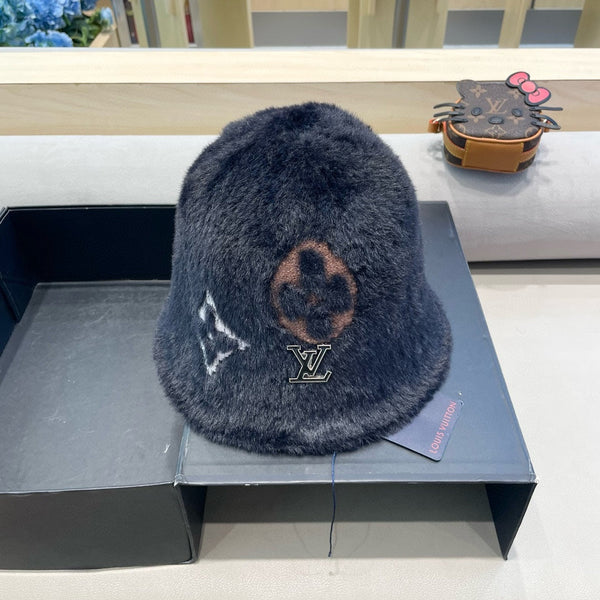 CAPPELLO A SECCHIELLO IN PELLICCIA DI CONIGLIO NERO 421260