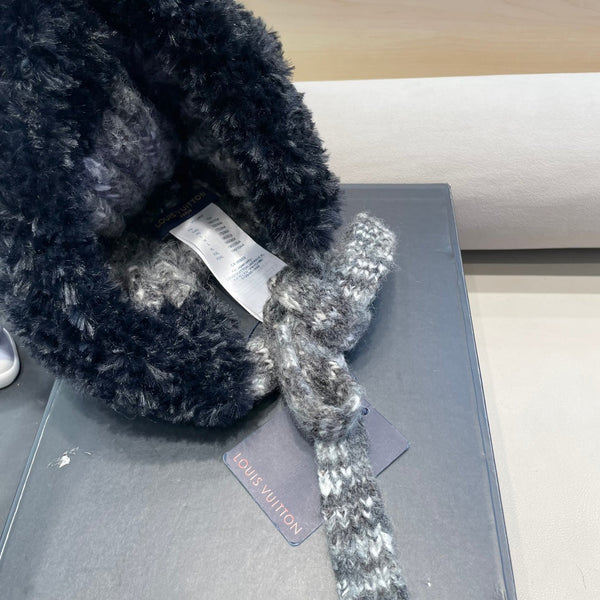 BERRETTO IN MAGLIA DI LANA GRIGIO MISTO NERO CON ORECCHIE DA ORSO CARINE 422498 