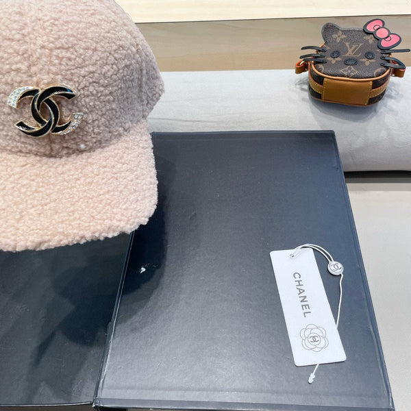 CAPPELLO DA BASEBALL IN PELLICCIA DI AGNELLO ROSA CHIARO 424252 