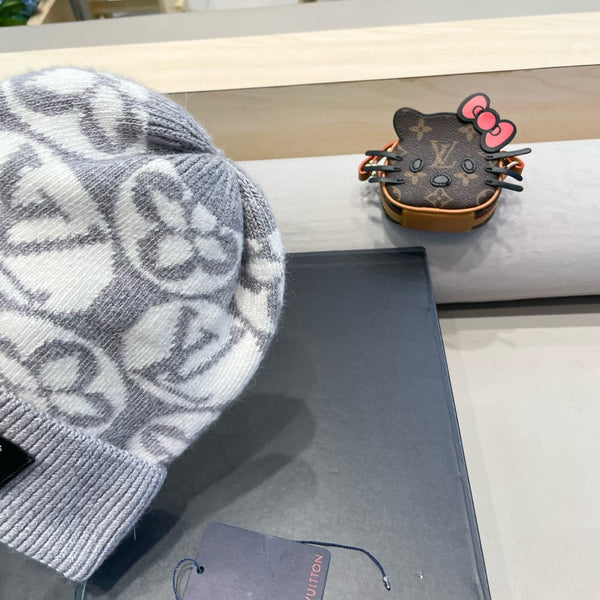 BERRETTO IN MAGLIA GRIGIO CHIARO, LANA BIANCA E PELLICCIA DI CONIGLIO 426242 