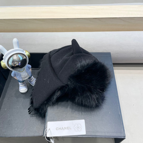 TRAPPER HAT IN BLACK SUEDE AND LAMB FUR 429972