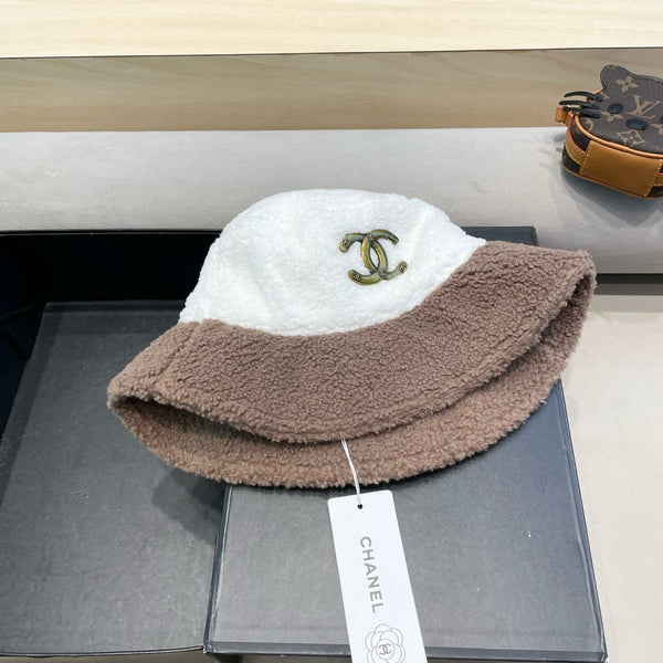 CAPPELLO A SECCHIELLO IN LANA DI AGNELLO MARRONE MEDIO MISTA BIANCO 431622