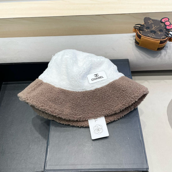 CAPPELLO A SECCHIELLO IN LANA DI AGNELLO MARRONE MEDIO MISTA BIANCO 431622