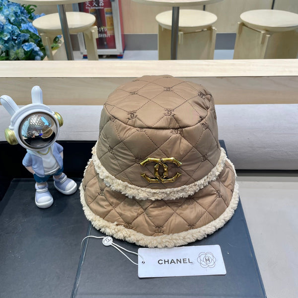 CAPPELLO A SECCHIELLO IN LANA DI AGNELLO MARRONE CAMMELLO E COTONE SPESSO 431684 