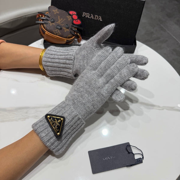 Prad 26S Triangle Logo Full-Finger Gloves Ribbed Knit 505709