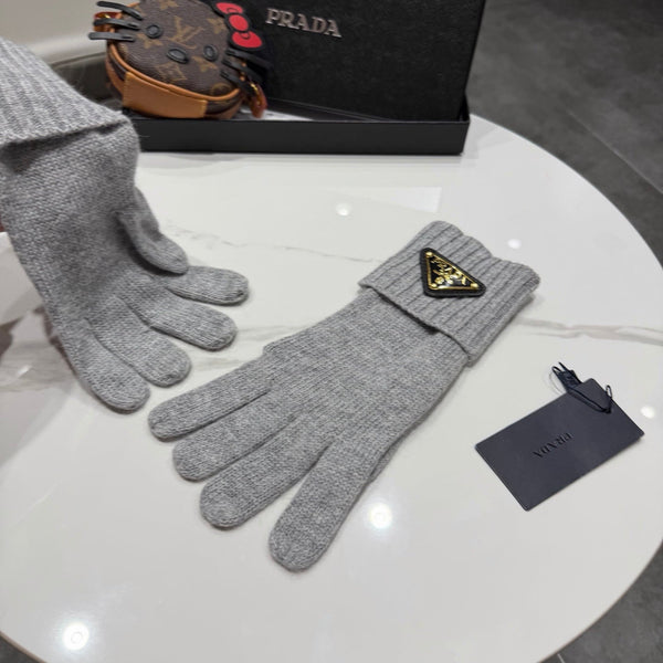 Prad 26S Triangle Logo Full-Finger Gloves Ribbed Knit 505709