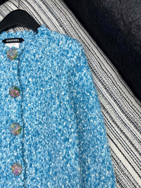 Veste CC 2025 avec Gros Bouton en Strass Laine Bleue 325884