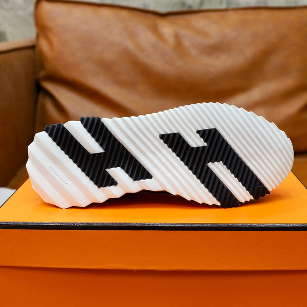HM BOUNCING SNEAKER WHITE AND TIGER CANVAS
