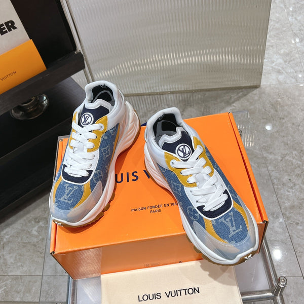 Sneaker LV Run 55 da 50 mm in tessuto jacquard monogramma blu-arancio