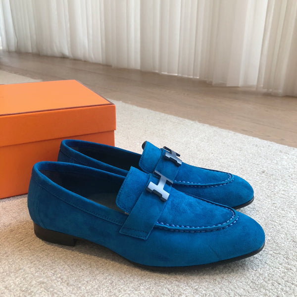Mocassino Paris in pelle di vitello scamosciata blu con fibbia distintiva 509352