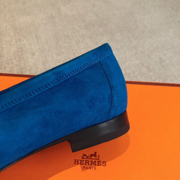 Mocassino Paris in pelle di vitello scamosciata blu con fibbia distintiva 509352