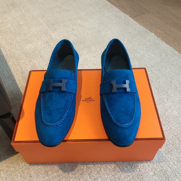 Mocassino Paris in pelle di vitello scamosciata blu con fibbia distintiva 509352
