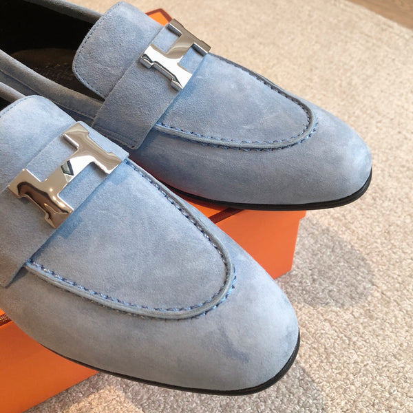 Mocassino Paris in pelle di vitello scamosciata blu cielo con fibbia argentata 509375