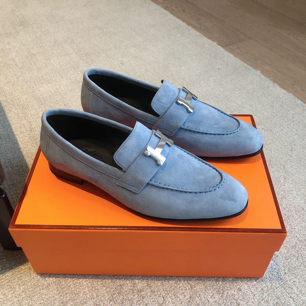 Mocassino Paris in pelle di vitello scamosciata blu cielo con fibbia argentata 509375