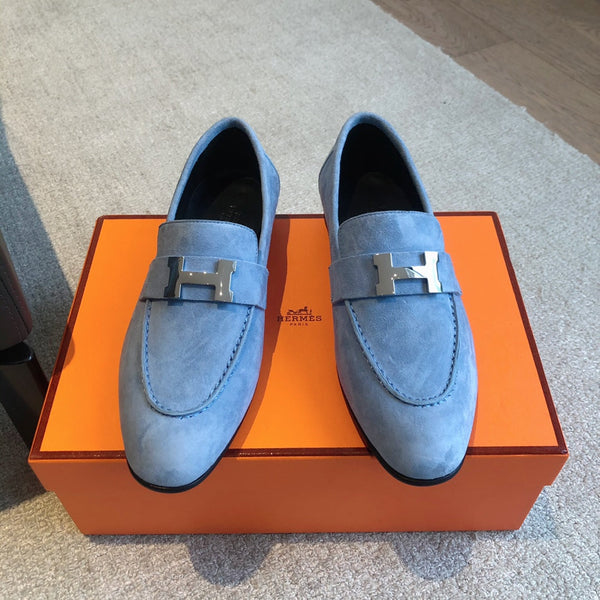 Mocassino Paris in pelle di vitello scamosciata blu cielo con fibbia argentata 509375