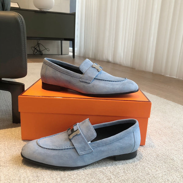 Mocassino Paris in pelle di vitello scamosciata blu cielo con fibbia argentata 509375