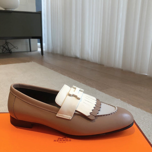 Mocassino Royal in pelle di vitello marrone misto bianco con frange e fibbia bianca con firma 509411