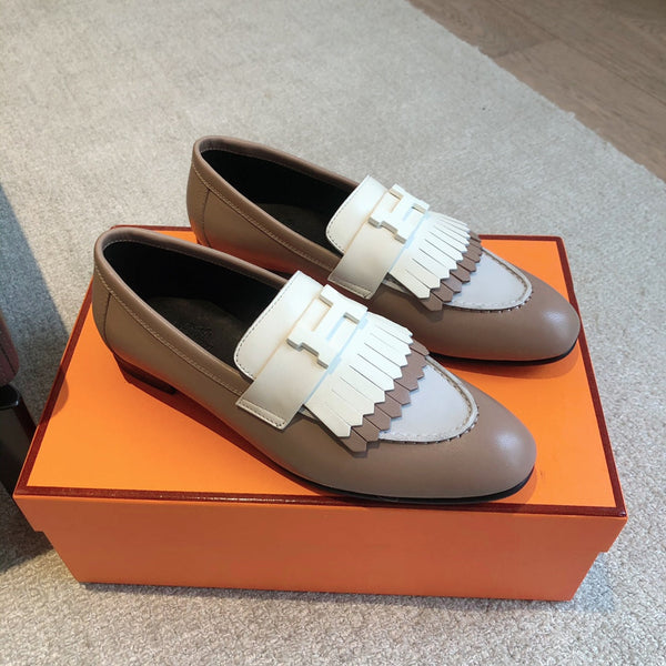 Mocassino Royal in pelle di vitello marrone misto bianco con frange e fibbia bianca con firma 509411