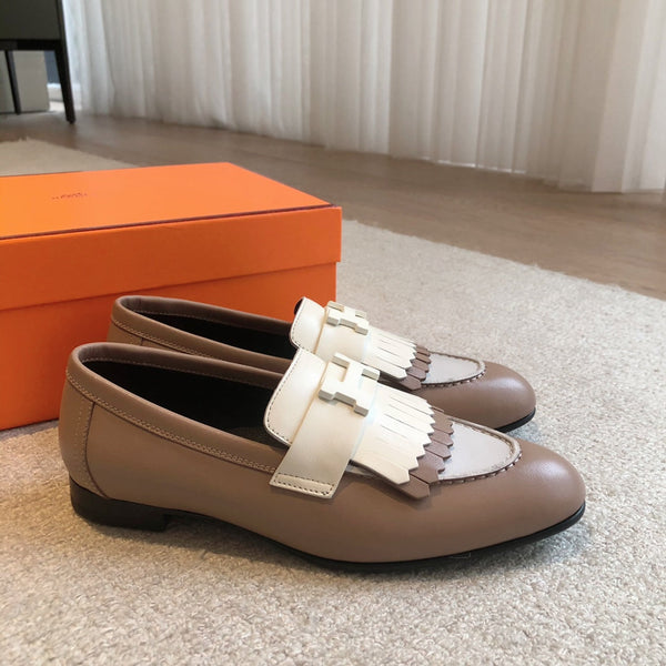 Mocassino Royal in pelle di vitello marrone misto bianco con frange e fibbia bianca con firma 509411