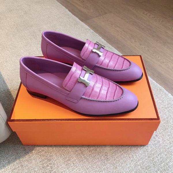 Mocassino Paris in pelle di vitello viola con motivo coccodrillo e fibbia argentata 734375