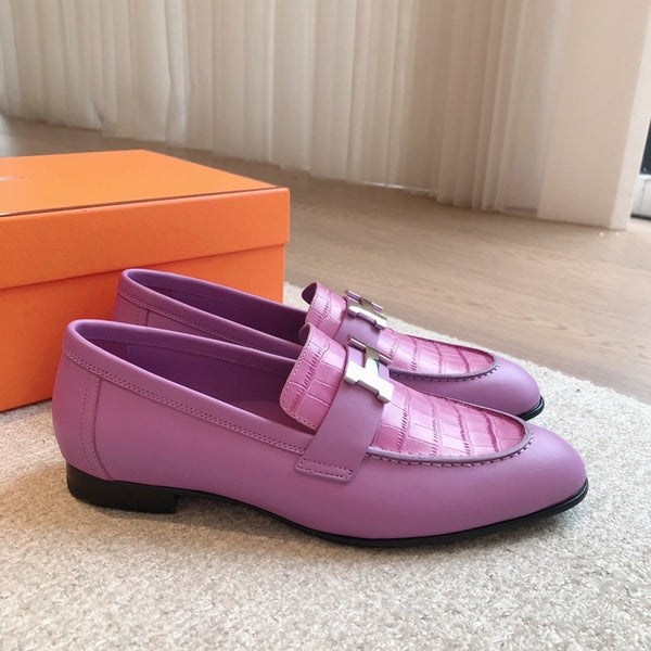 Mocassino Paris in pelle di vitello viola con motivo coccodrillo e fibbia argentata 734375