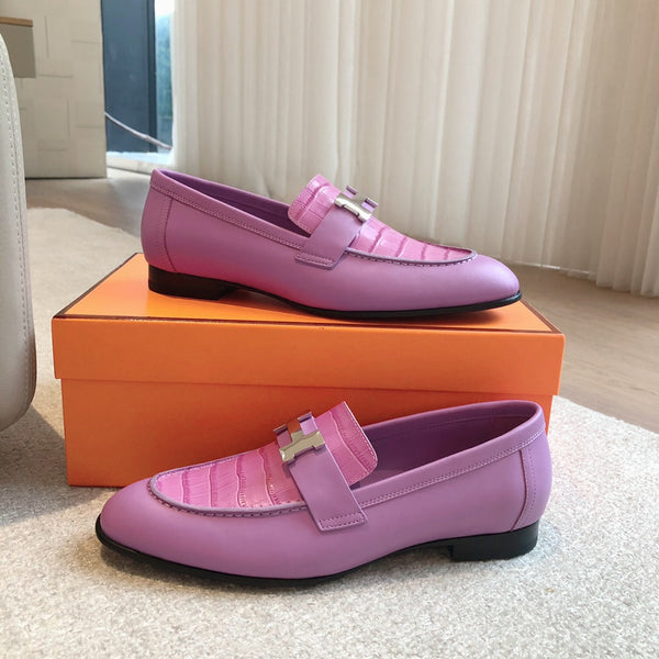Mocassino Paris in pelle di vitello viola con motivo coccodrillo e fibbia argentata 734375