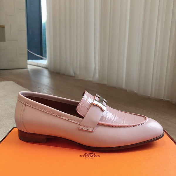 Paris Loafer Crocodile Pattern Light Pink Calfskin With Silver Signature Buckle 734377