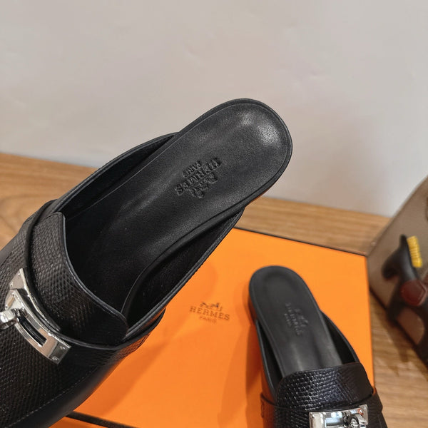 HM 26s Oz Mule In Black Calfskin Gold Hardware