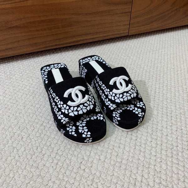 CC Platform Printed Slippers 4.5cm Black Canvas 792624