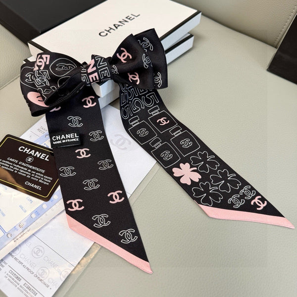 Foulard CC Twilly Mini 120cm Soie de mûrier noire et rose 968852