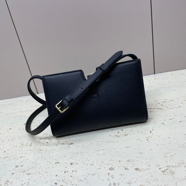 MINI POCHETTE CON 18 TRACOLLE IN PELLE DI VITELLO MORBIDA NERA