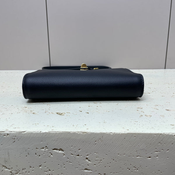 MINI POCHETTE CON 18 TRACOLLE IN PELLE DI VITELLO MORBIDA NERA