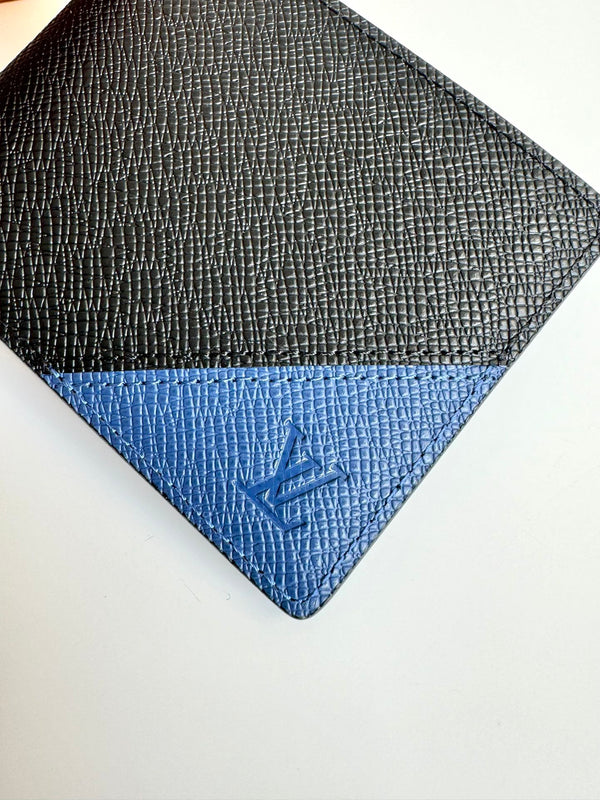 Portafoglio multiplo LV in pelle di mucca Taiga blu nero 221440