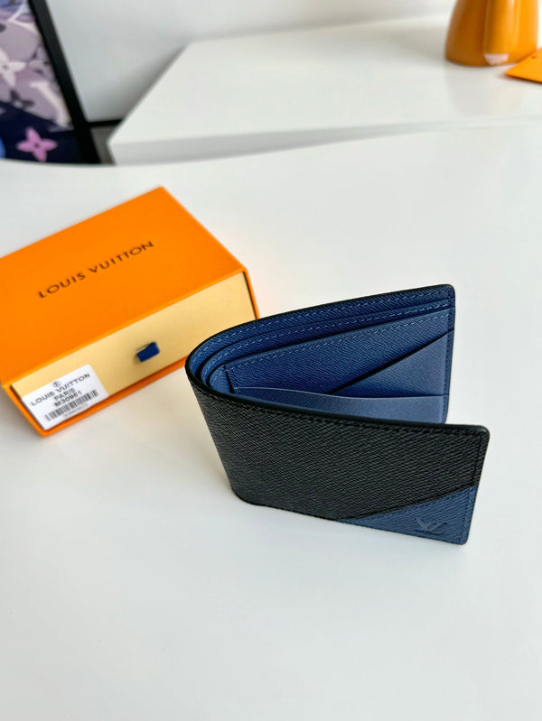 Portafoglio multiplo LV in pelle di mucca Taiga blu nero 221440