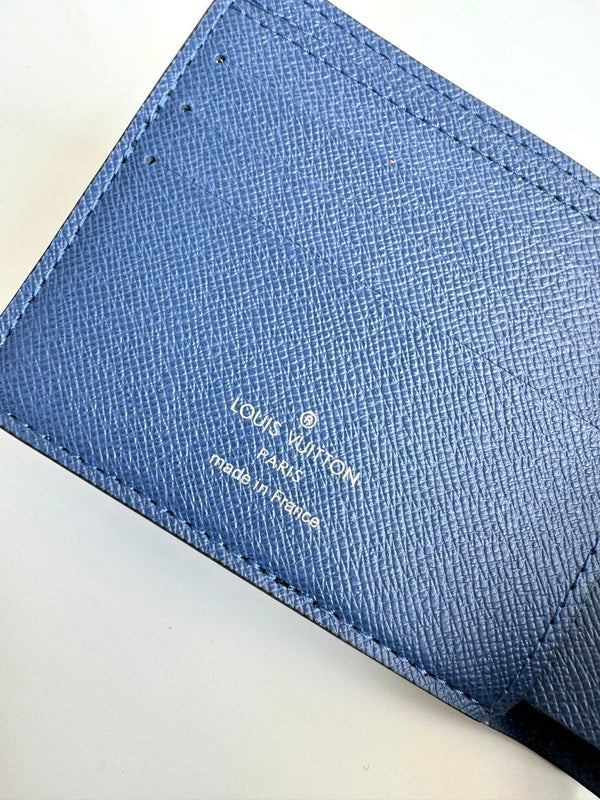 Portafoglio multiplo LV in pelle di mucca Taiga blu nero 221440
