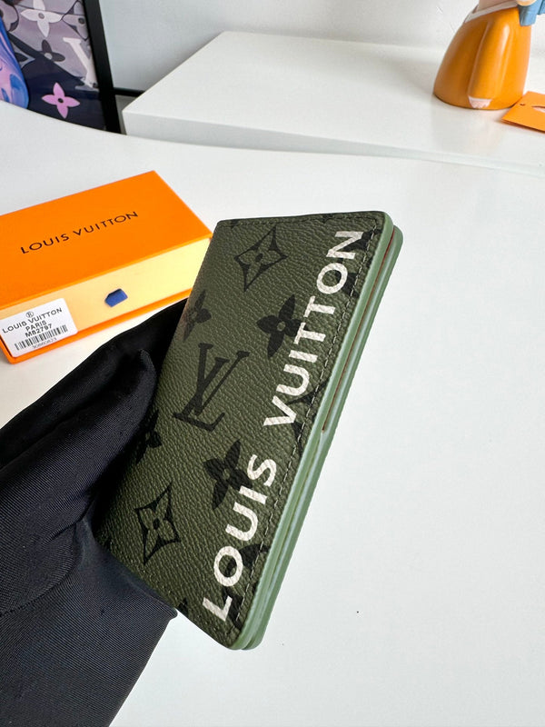 Portafoglio tascabile LV M82797 in tela monogramma verde e rosso 221263